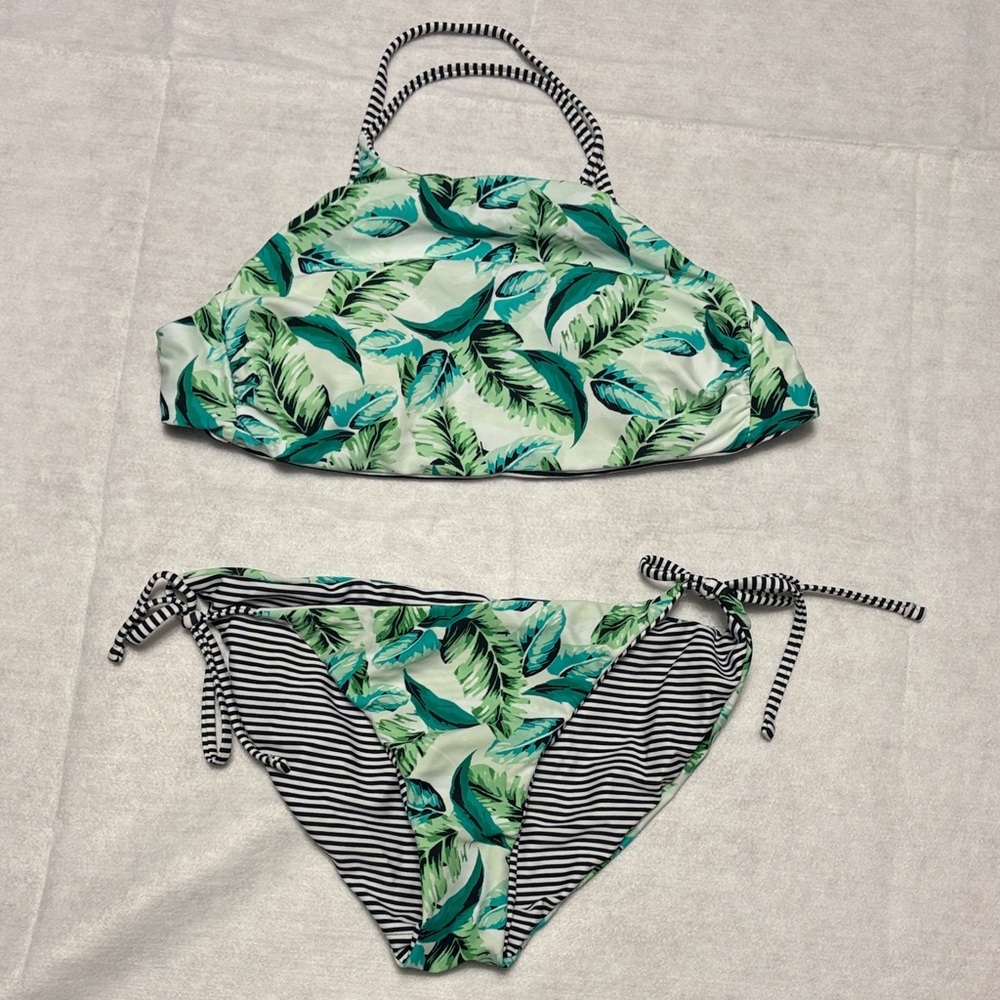 Hot Water medium reversible black and white Leaf Print Bikini swimsuit Set